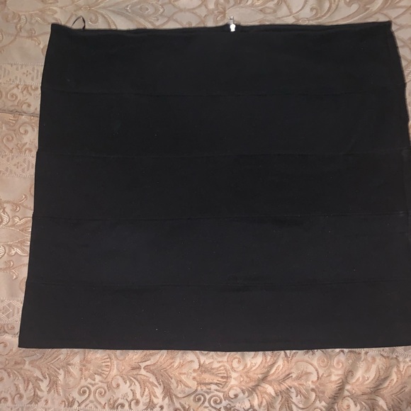 Black plus size skirt - Picture 2 of 3